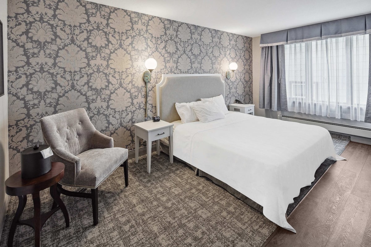 3 Schlafzimmer, hochwertige Bettwaren, Daunenbettdecken