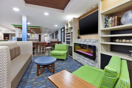 Holiday Inn Express Winnipeg Airport Polo Park, an IHG Hotel - Image 6
