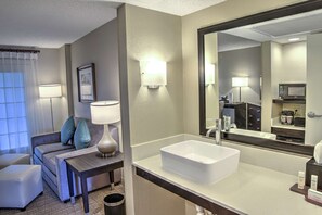 46-inch LED TV with cable channels, TV - Embassy Suites by Hilton Indianapolis North (Indianapolis)