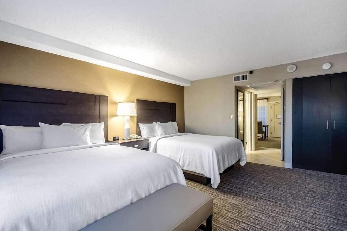 Hypo-allergenic bedding, in-room safe, desk, laptop workspace