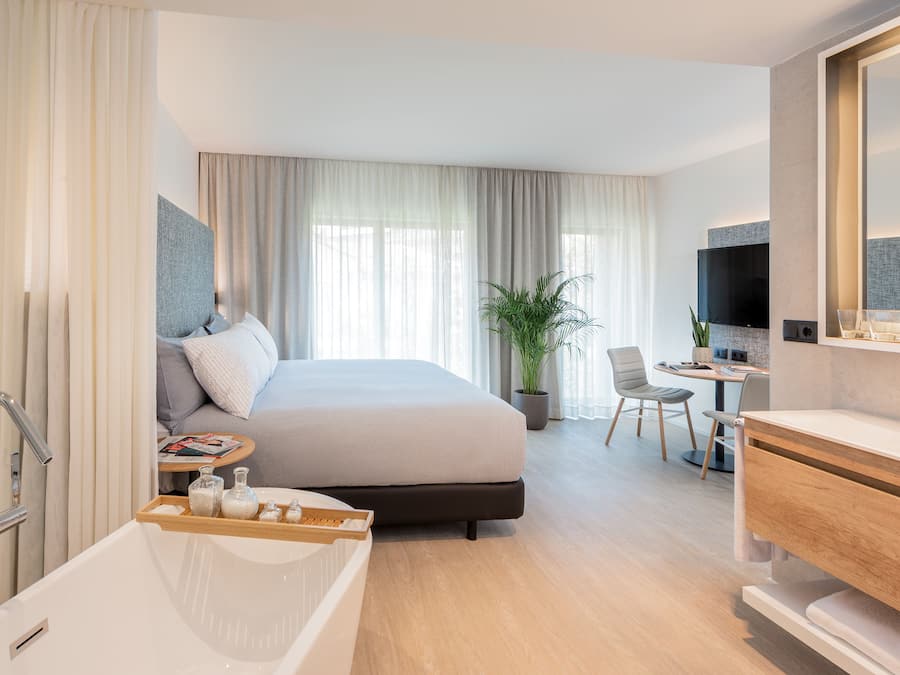 Premium bedding, free minibar items, in-room safe, desk