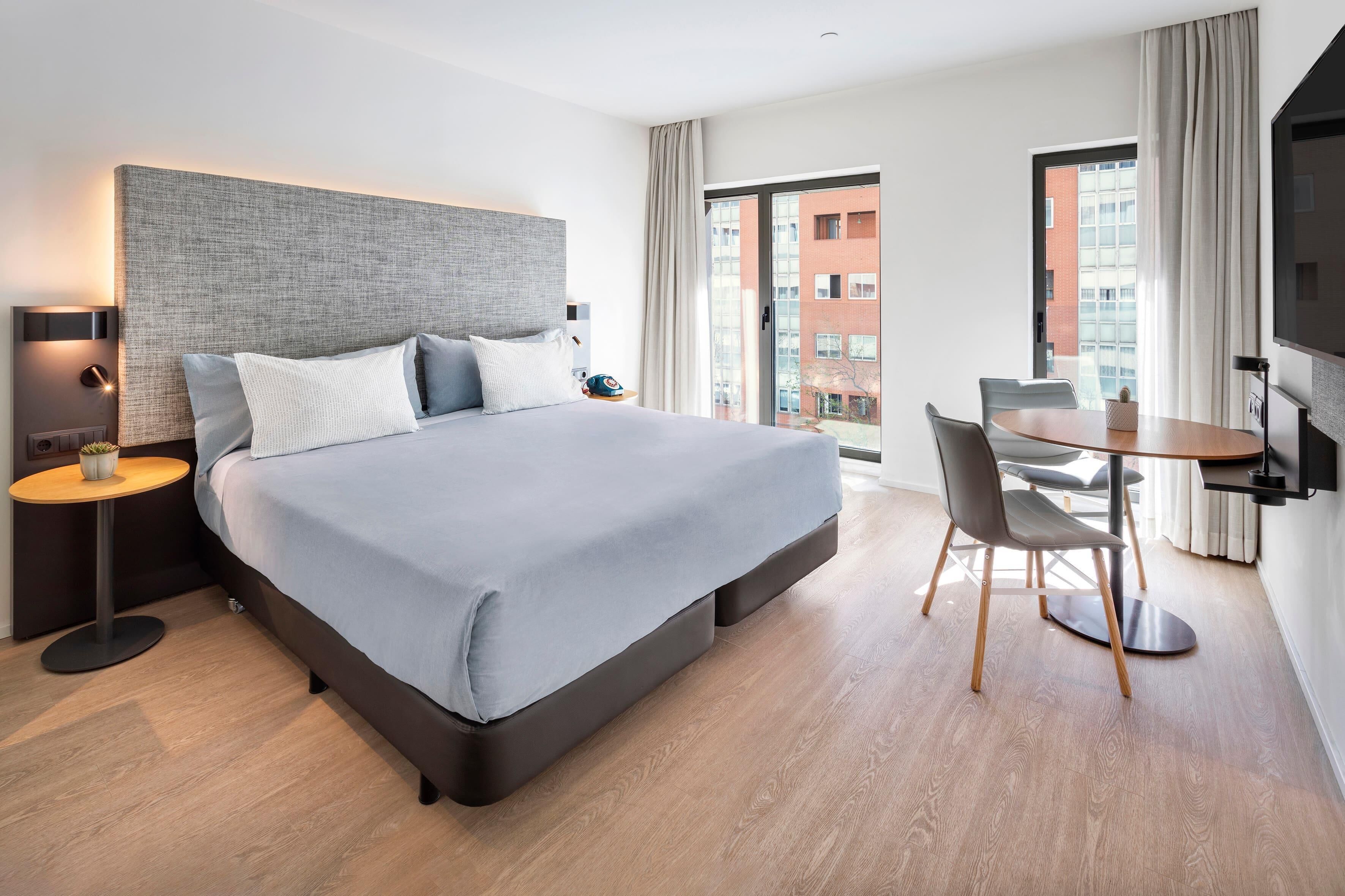 Premium bedding, free minibar items, in-room safe, desk