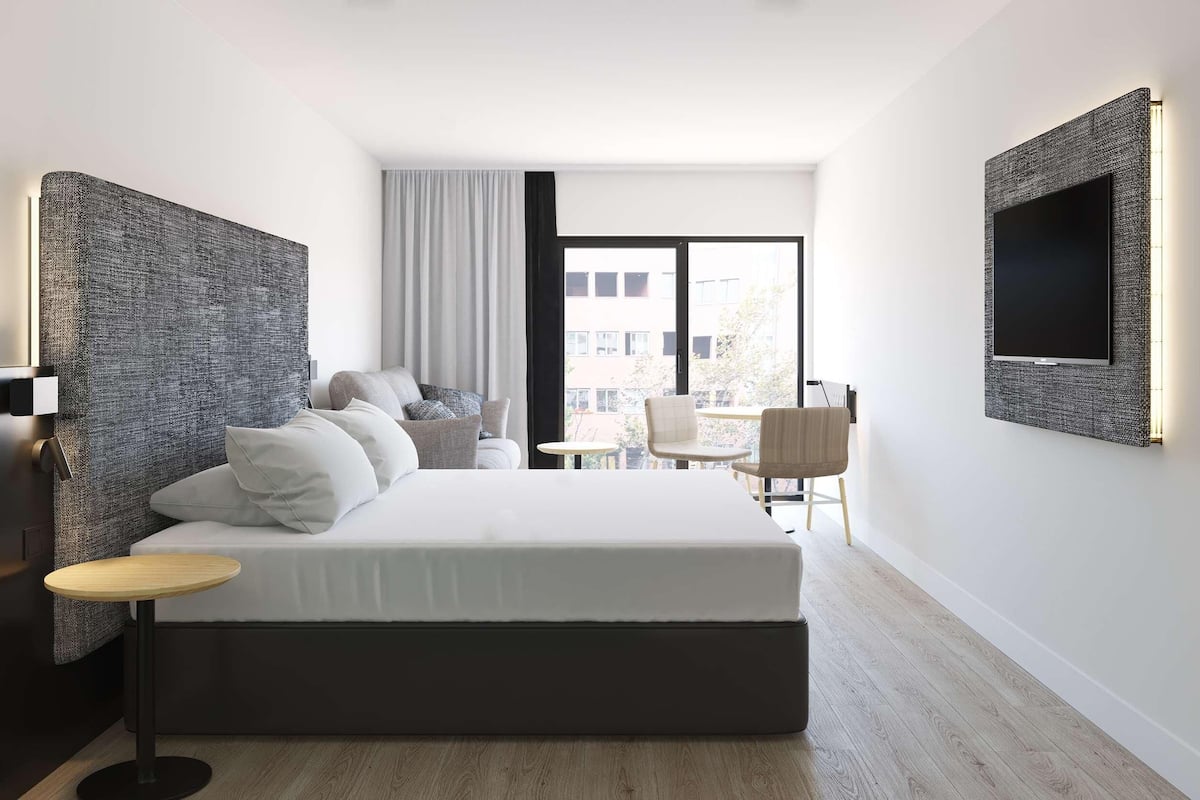 Premium bedding, minibar (some free items), in-room safe, desk