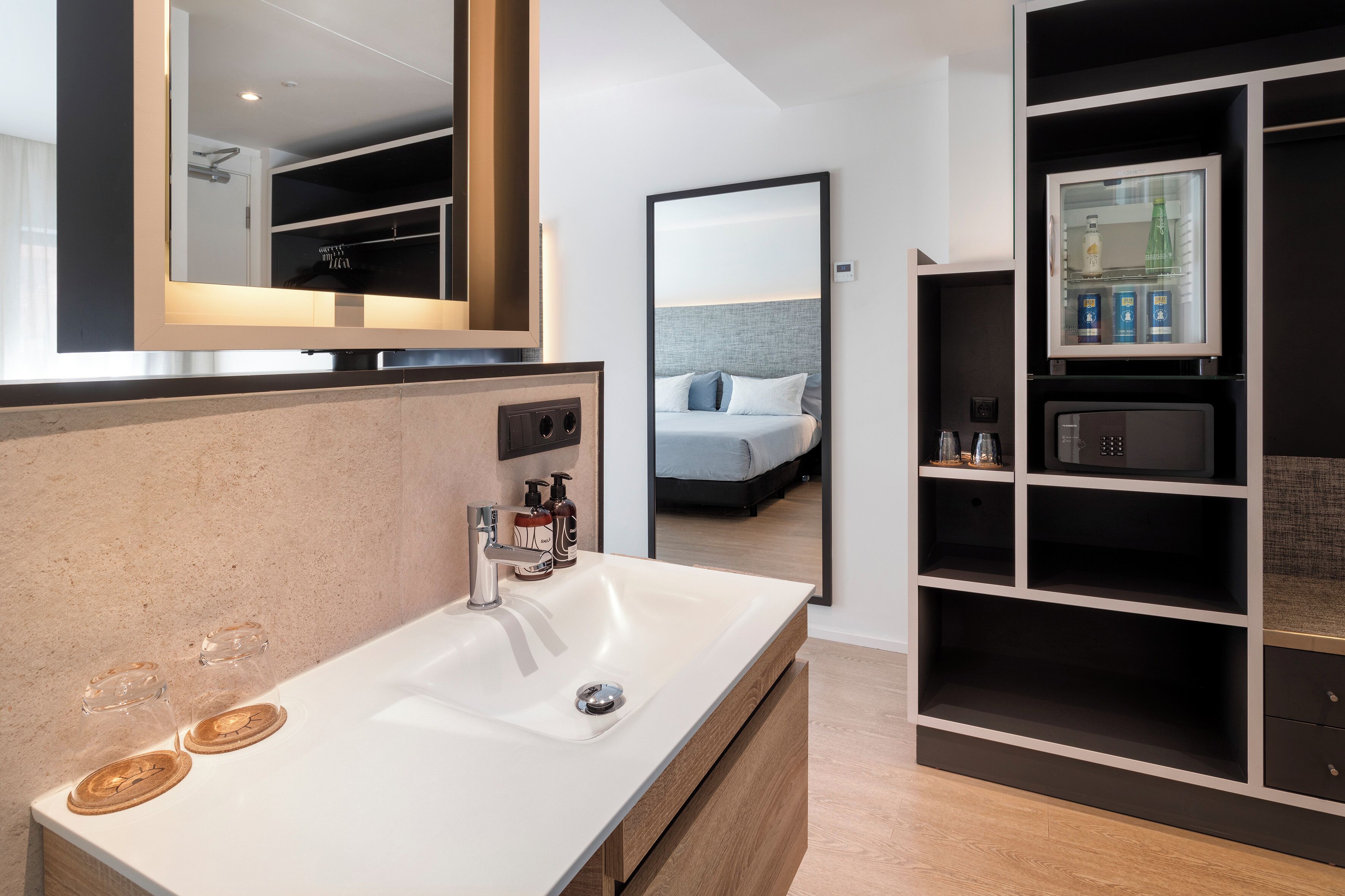 innside, room, city view | bathroom | free toiletries, hair dryer, towels