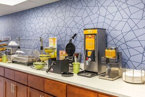 Free daily buffet breakfast - Quality Inn & Suites Apex - Holly Springs (Apex)