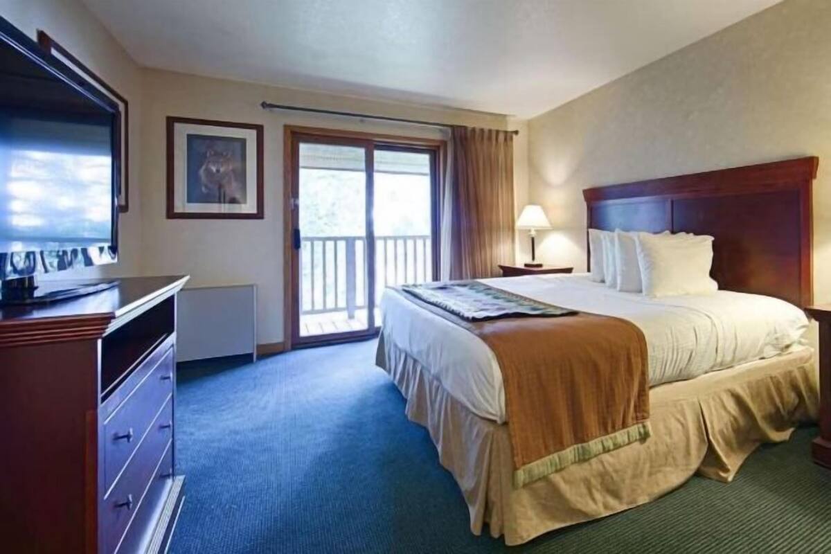 1 bedroom, desk, laptop workspace, iron/ironing board