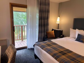 Junior Suite, 2 Queen Beds, Non Smoking (Larger Room;Twin bed on request) | 1 bedroom, desk, laptop workspace, iron/ironing board