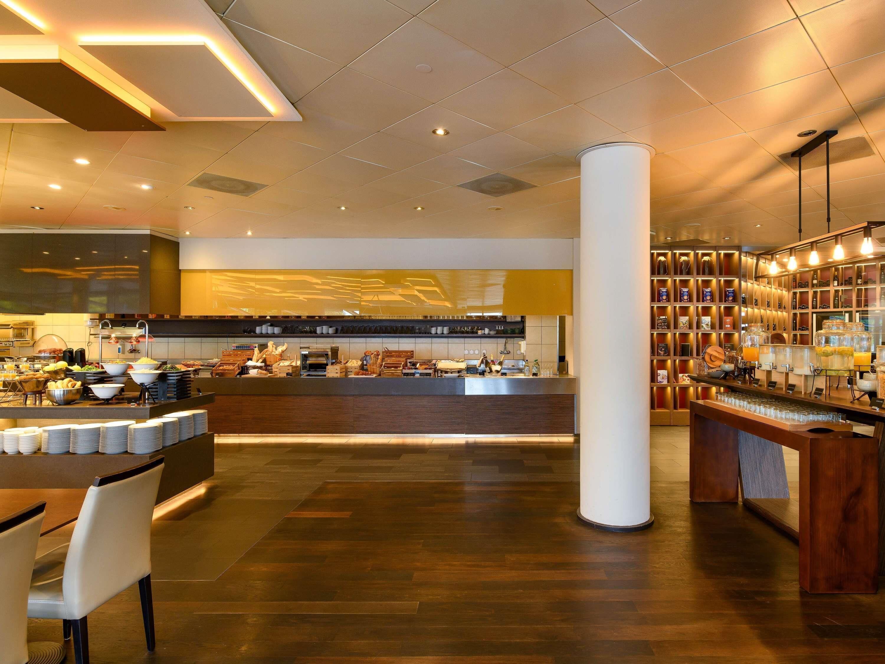 Daily buffet breakfast (CHF 32 per person)