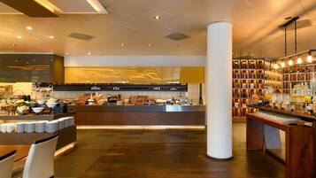 Daily buffet breakfast (CHF 32 per person)