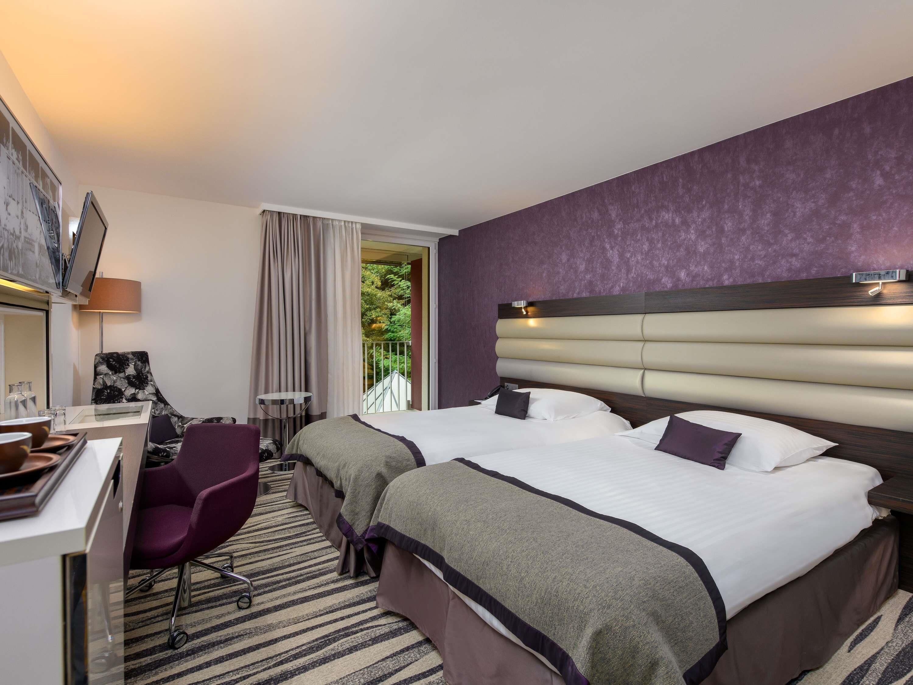 Ropa de cama de alta calidad y minibar 