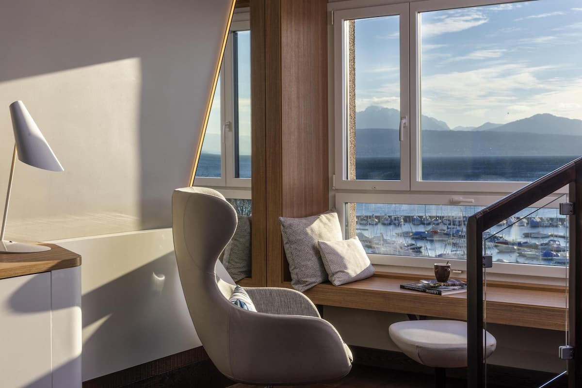 Premium bedding, minibar, in-room safe, desk