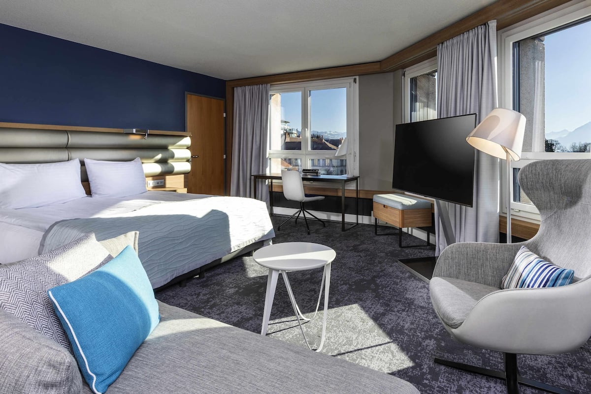 Junior Suite, 1 Queen Bed, Lake View | Premium bedding, minibar, in-room safe, desk