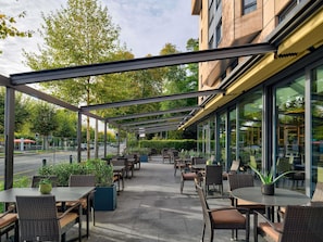 Breakfast, lunch and dinner served  - Mövenpick Hotel Lausanne (Lausanne)