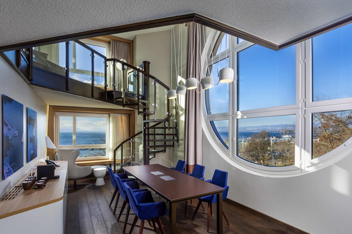 Suite, 1 trÚs grand lit, vue sur le lac | Literie de qualité, minibar, coffre-fort, bureau