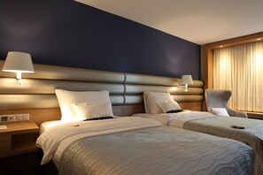 Superior Twin Room, 2 Single Beds | Premium bedding, minibar, in-room safe, desk