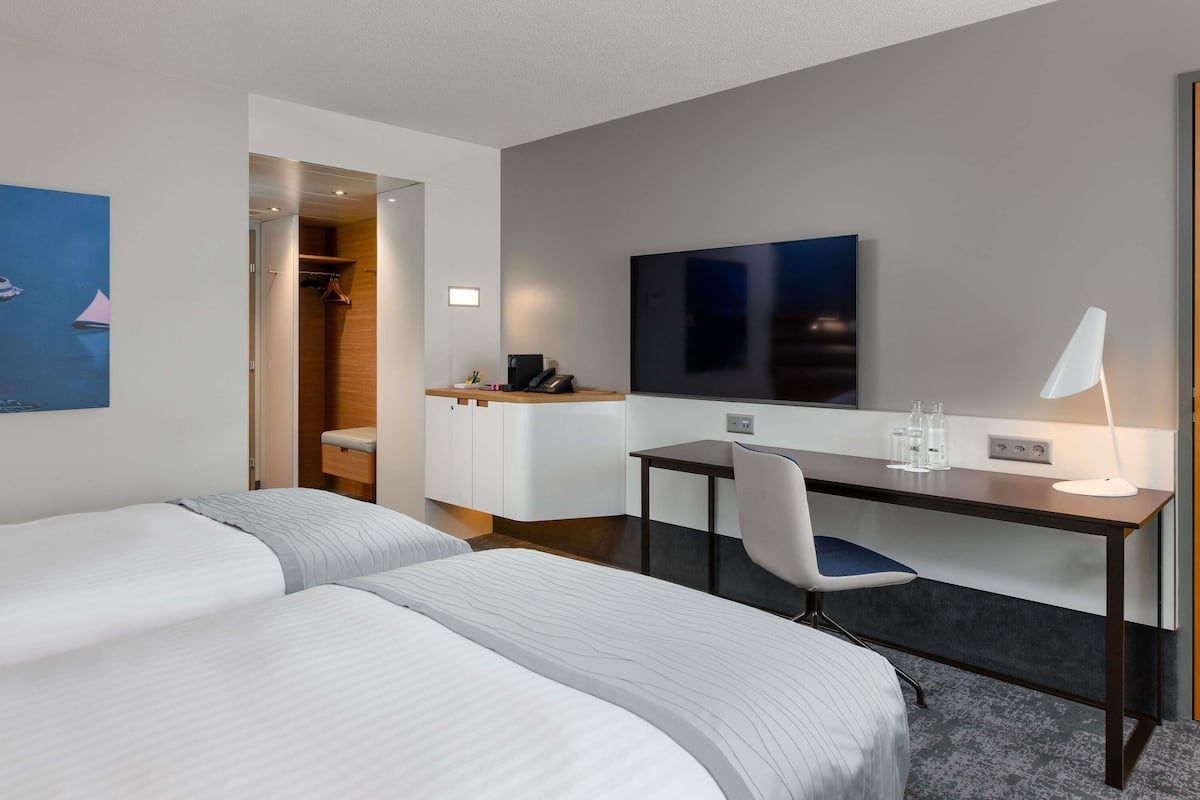 Superior Twin Room, 2 Twin Beds | Premium bedding, minibar, in-room safe, desk