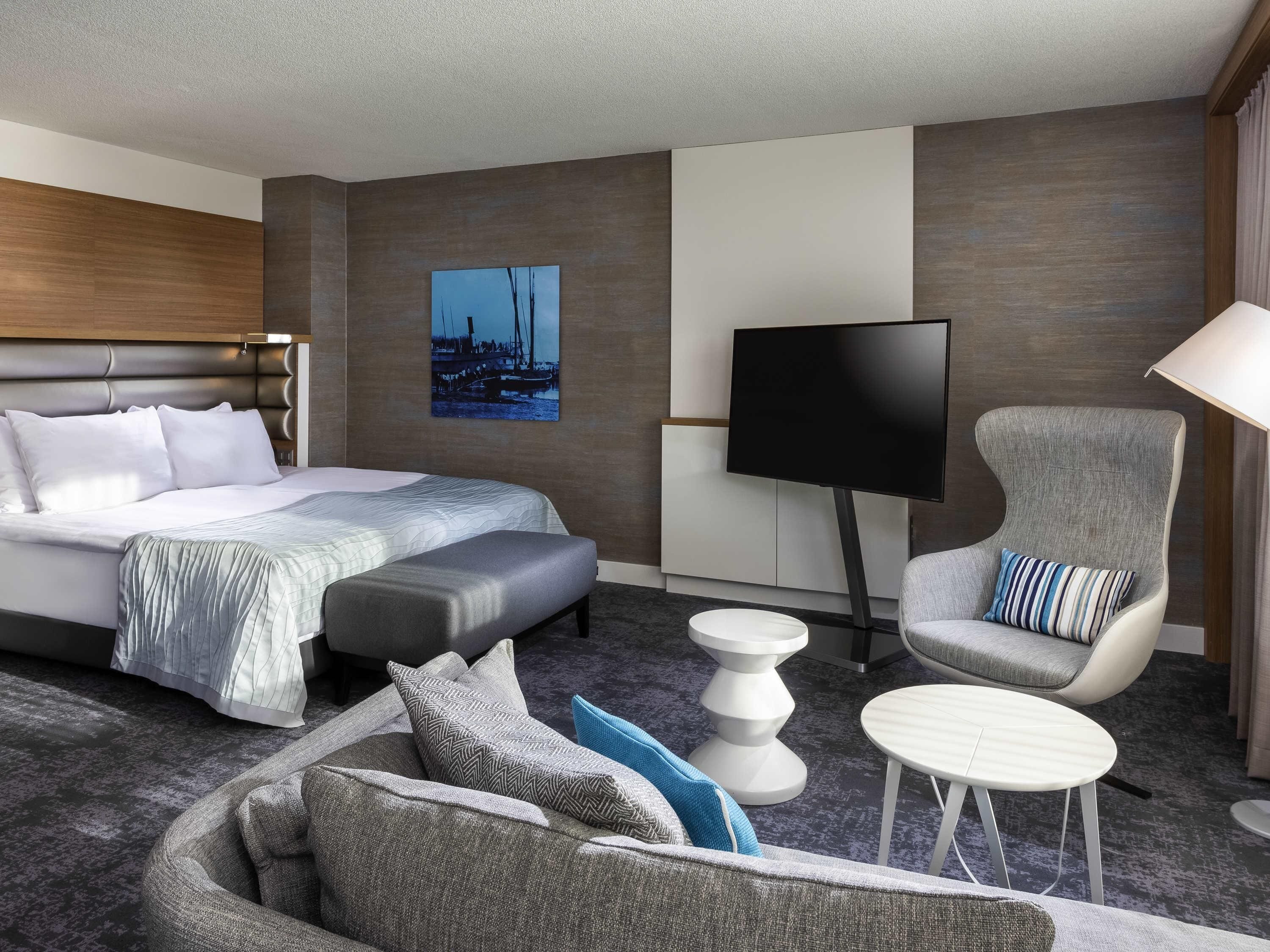 套房, 1 張特大雙人床, 湖景 | 高級寢具、迷你吧、客房內保險箱、書桌