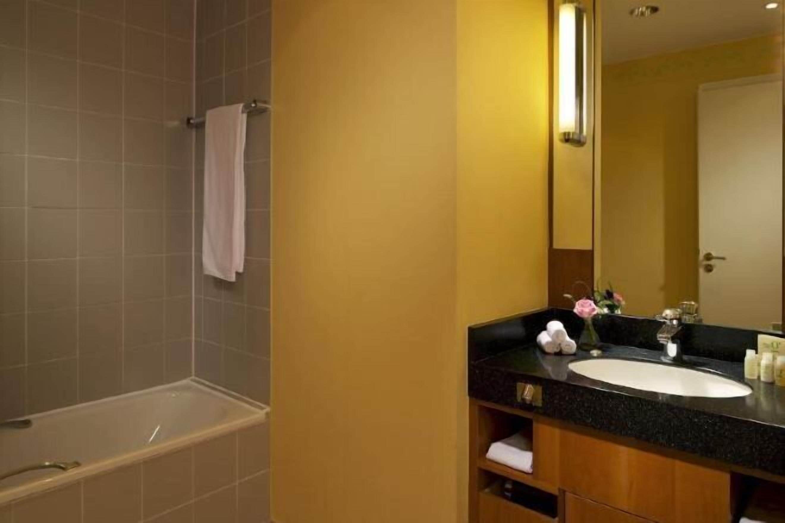 Bathroom | Eco-friendly toiletries, hair dryer, towels