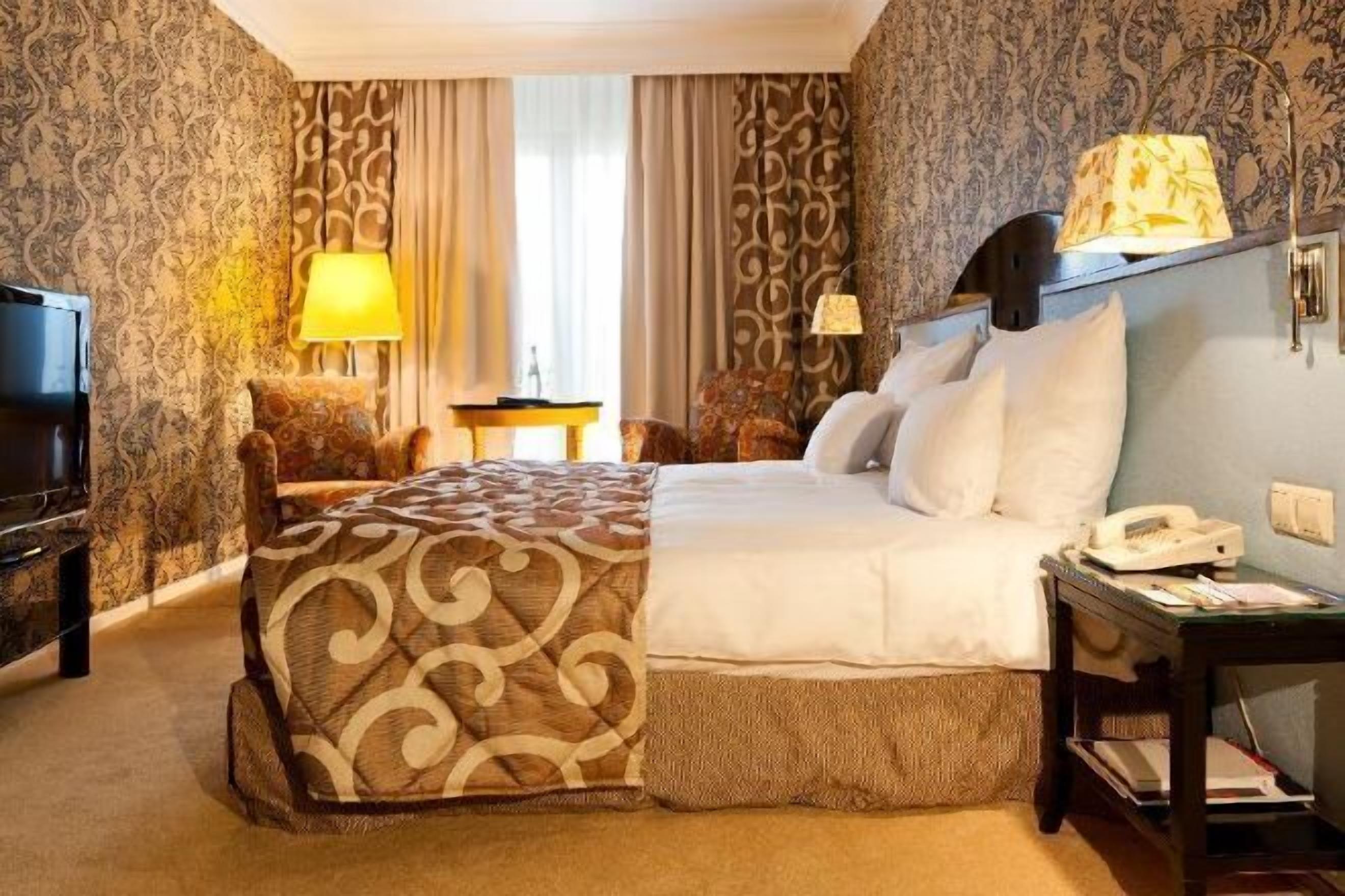 Minibar, in-room safe, desk, soundproofing