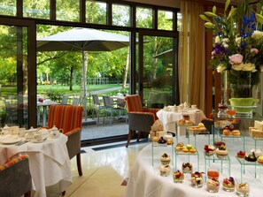 Mittagessen und Abendessen, regionale Küche