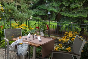 Dîner et souper servis sur place, cuisine régionale