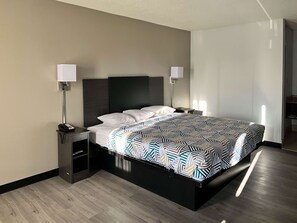 Desk, laptop workspace, blackout curtains, free WiFi - Motel 6 Montgomery, AL - Eastern Blvd. (Montgomery)
