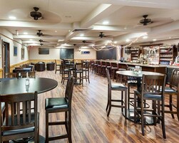 Breakfast, lunch, dinner served; American cuisine 