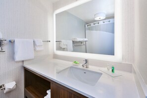 Combined shower/tub, eco-friendly toiletries, hair dryer, towels