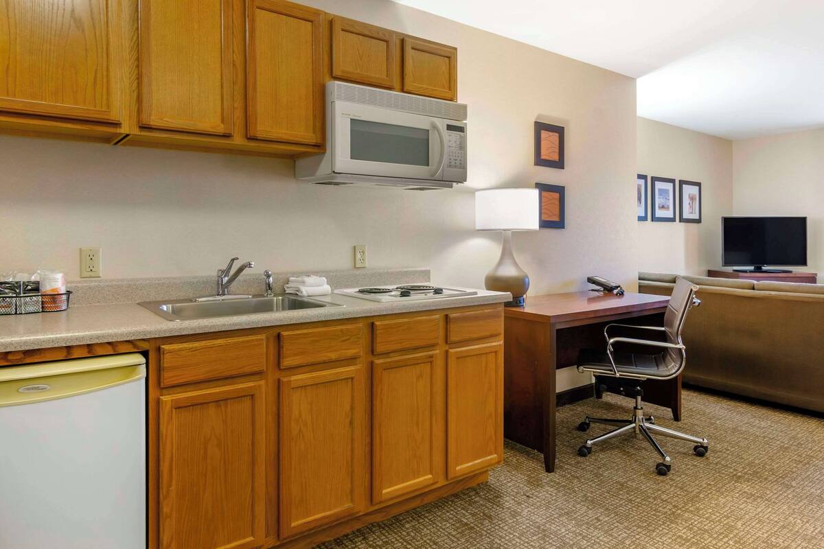 desk, iron/ironing board, free cots/infant beds, rollaway beds