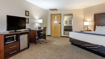 Suite, 1 cama de matrimonio grande con sofá cama, no fumadores (Larger Unit) | Escritorio, tabla de planchar con plancha, cunas gratuitas