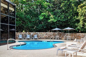 Piscine couverte, piscine extérieure (ouverte en saison)