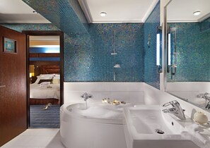 Hochwertige Bettwaren, Daunenbettdecken, Tempur-Pedic-Betten, Minibar