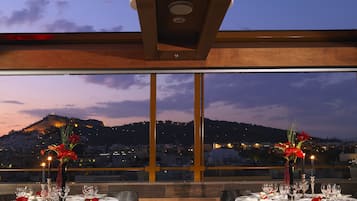 2 restaurantes; se sirven desayunos