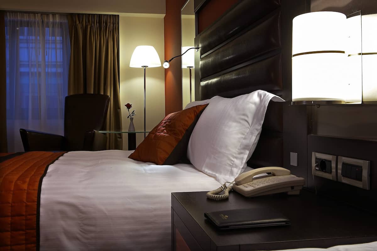 Premium bedding, down duvets, Tempur-Pedic beds, minibar