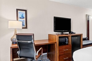 Standard Room, 1 King Bed, Non Smoking | Blackout curtains, iron/ironing board, free cots/infant beds, free WiFi