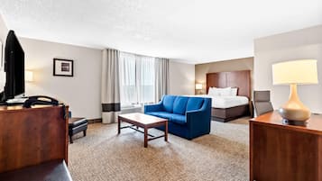 Suite, 1 Tempat Tidur King dengan tempat tidur Sofa, Bebas Asap Rokok | Tirai kedap cahaya, setrika/meja setrika, dan tempat tidur bayi gratis