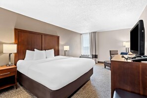 Standard Room, 1 King Bed, Non Smoking | Blackout curtains, iron/ironing board, free cots/infant beds, free WiFi - Comfort Inn University (Wilmington)