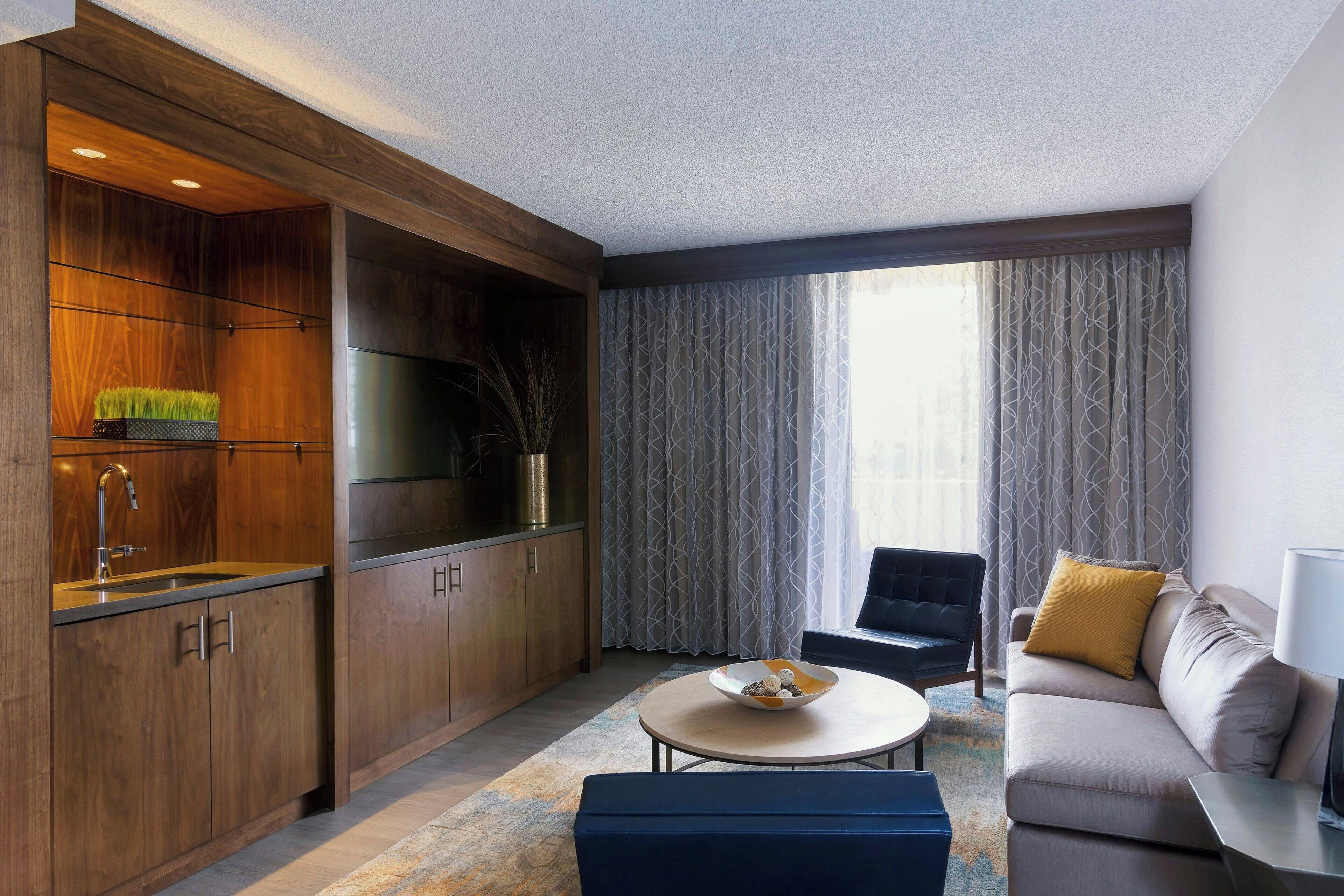 combined shower/bathtub, free toiletries, hair dryer, towels