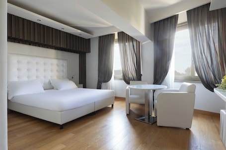 Superior Double Room | Minibar, in-room safe, desk, blackout drapes