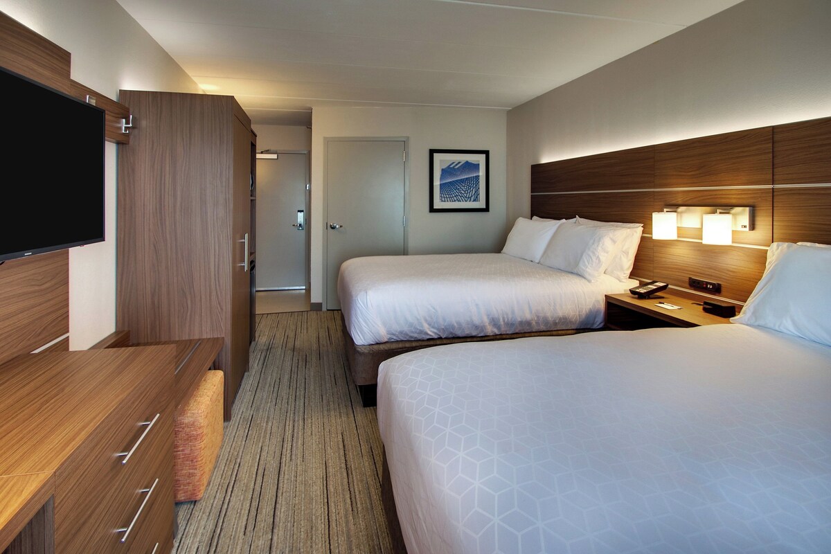 In-room safe, desk, blackout curtains, iron/ironing board
