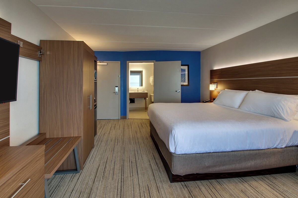 In-room safe, desk, blackout curtains, iron/ironing board
