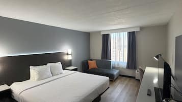 Quarto standard, 1 cama King, acessível, geladeira e micro-ondas (Bathtub) | Cofres nos quartos, escrivaninha, espaço de trabalho para notebook