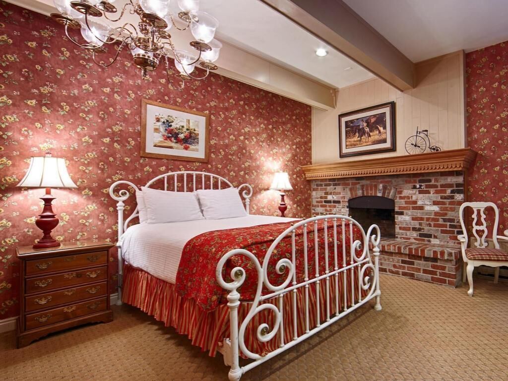 Strykejern/-brett, wi-fi (mot et tillegg) og sengetøy