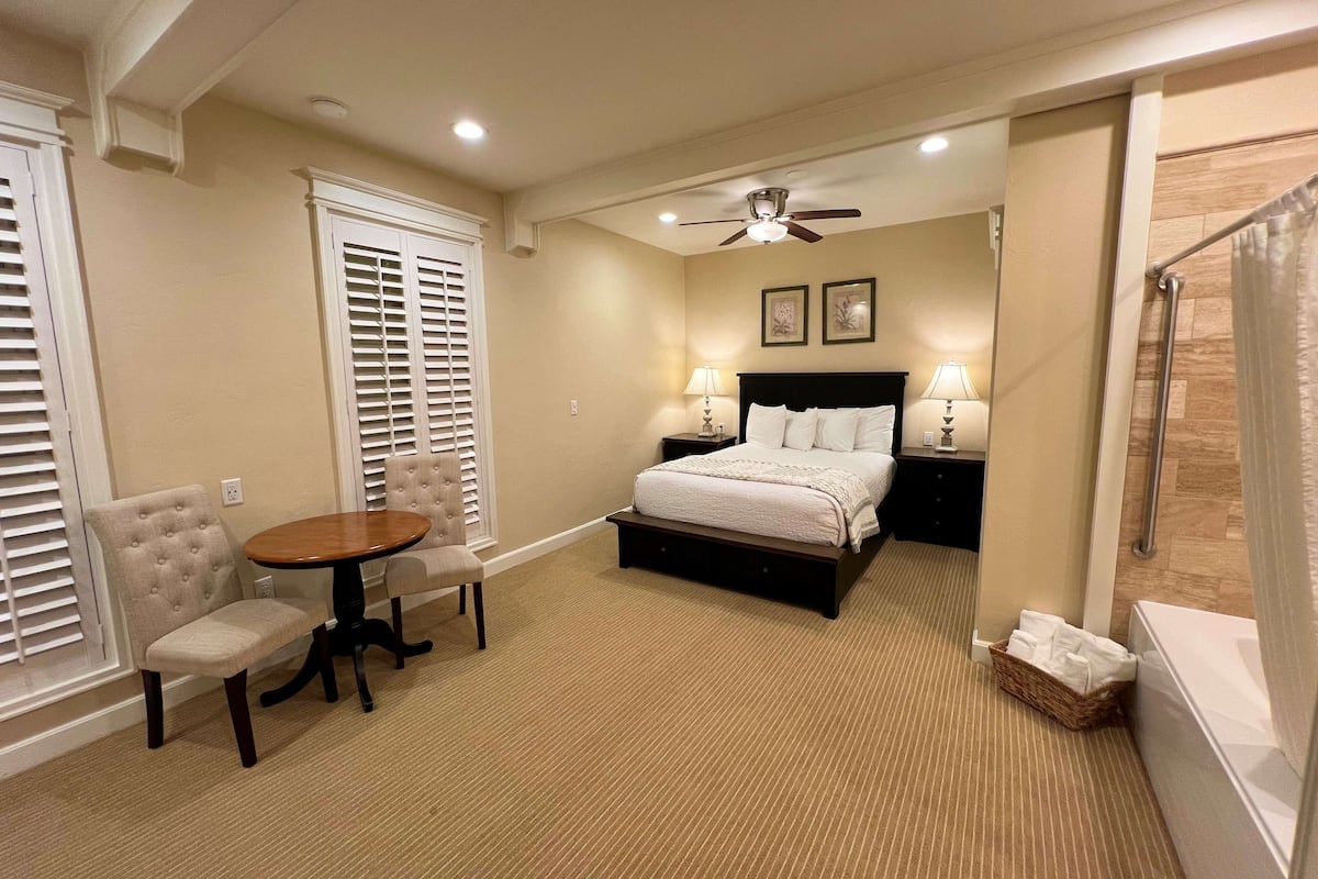 1 habitación, tabla de planchar con plancha, wifi y ropa de cama