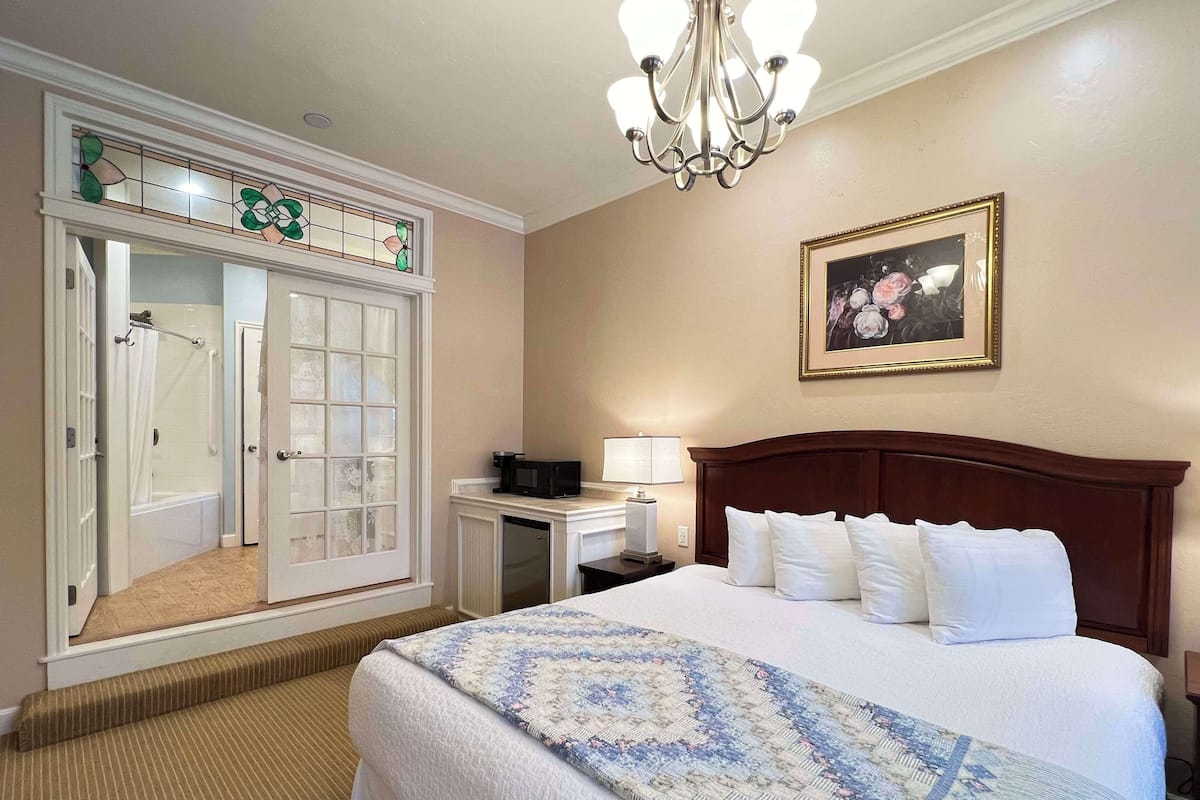 Iron/ironing board, WiFi, bed sheets