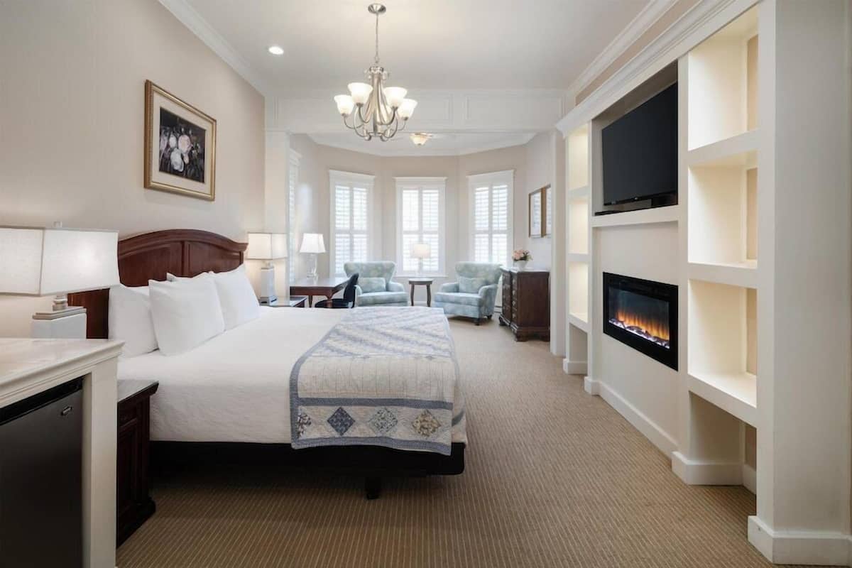 Iron/ironing board, WiFi (surcharge), bed sheets