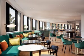 2 bars/lounges, poolside bar
