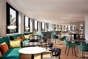 2 bars/lounges, poolside bar