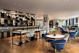 2 bars/lounges, poolside bar