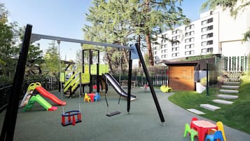 Área de juegos infantiles al aire libre